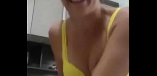 Cunhada gostosa vive mandando video mostrando a buceta provocandoquerendo rola